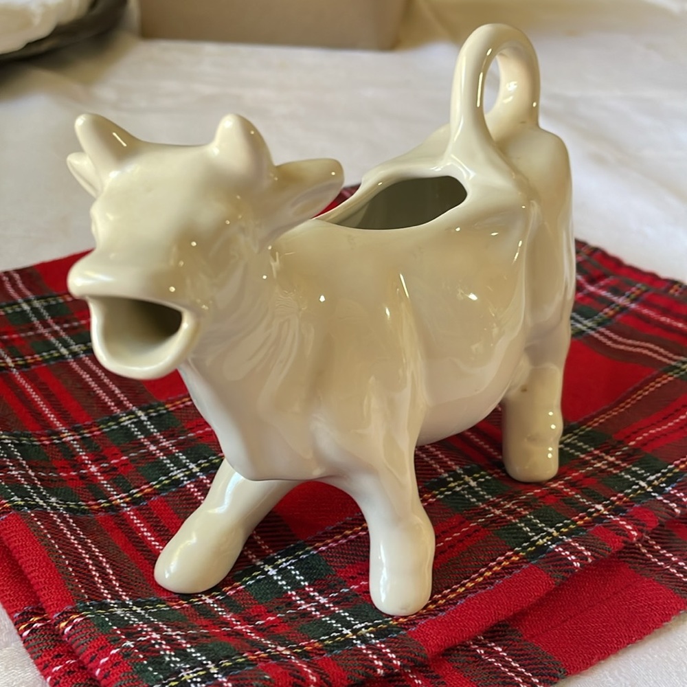 Fishs Eddy white Ceramic figural Cow Milk Creamer tableware